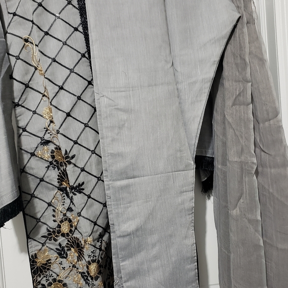 Clothes - Picture 5 of 5